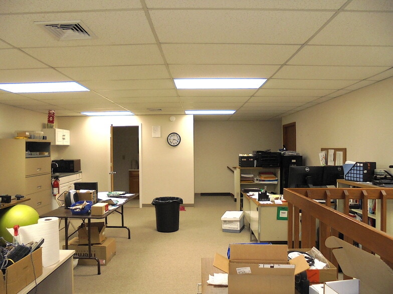 More Photos Of 256 Main St, East Windsor Research And Development For Sale