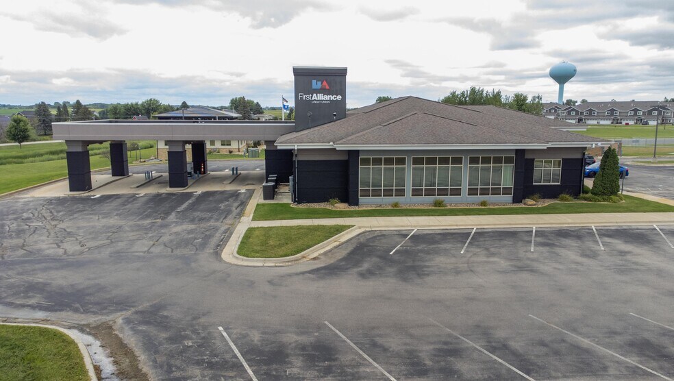 More Photos Of 1011 Tompkins Dr NE, Byron Office For Lease