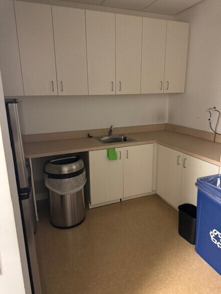 More Photos Of 805 Third Ave, New York Office For Lease