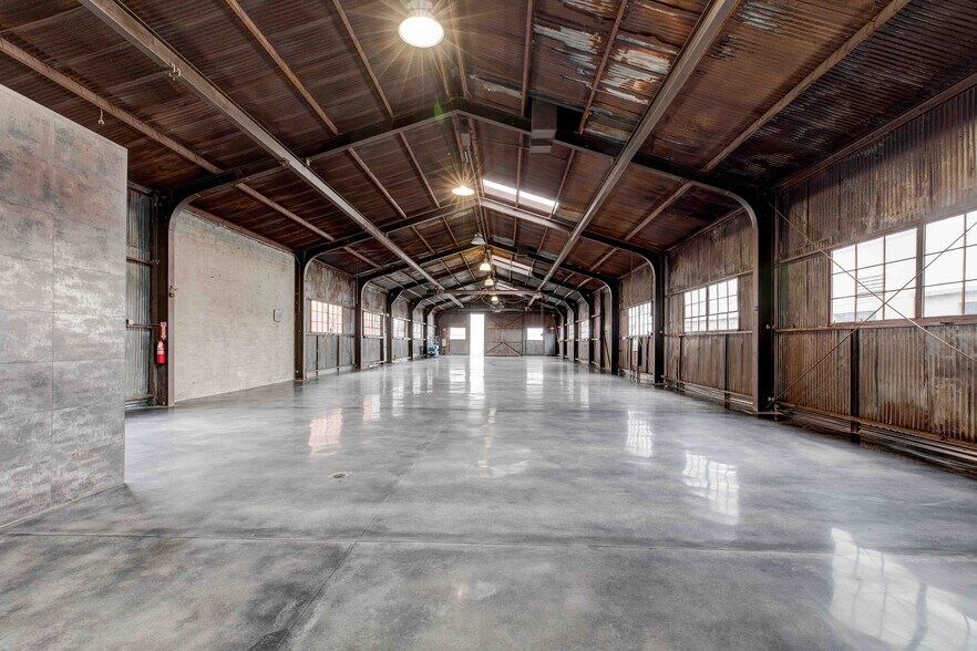 More Photos Of 2503 N Ontario St, Burbank Showroom For Lease