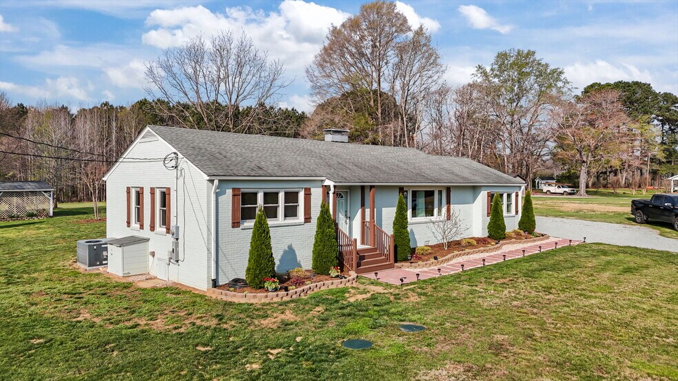 More Photos Of 10612 Durham Rd, Timberlake Flex For Sale