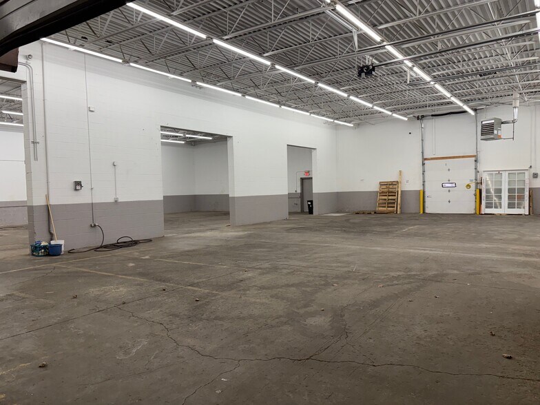 More Photos Of 65 Carmen Rd, Tallmadge Warehouse For Lease