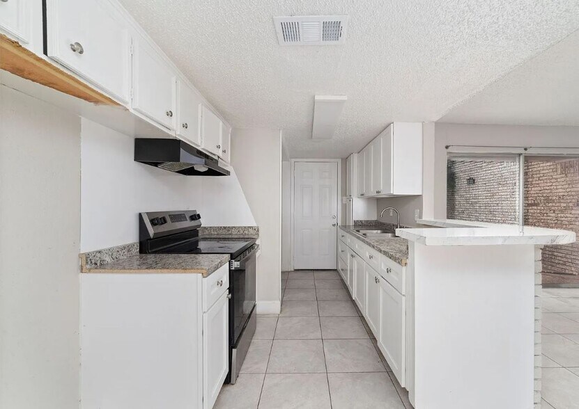More Photos Of 8100 Leonora St, Houston Apartments For Sale