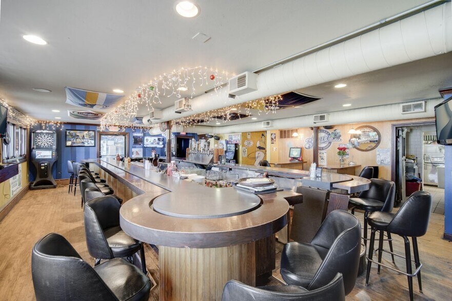 More Photos Of 6317 W Bluemound Rd, Milwaukee Bar For Sale