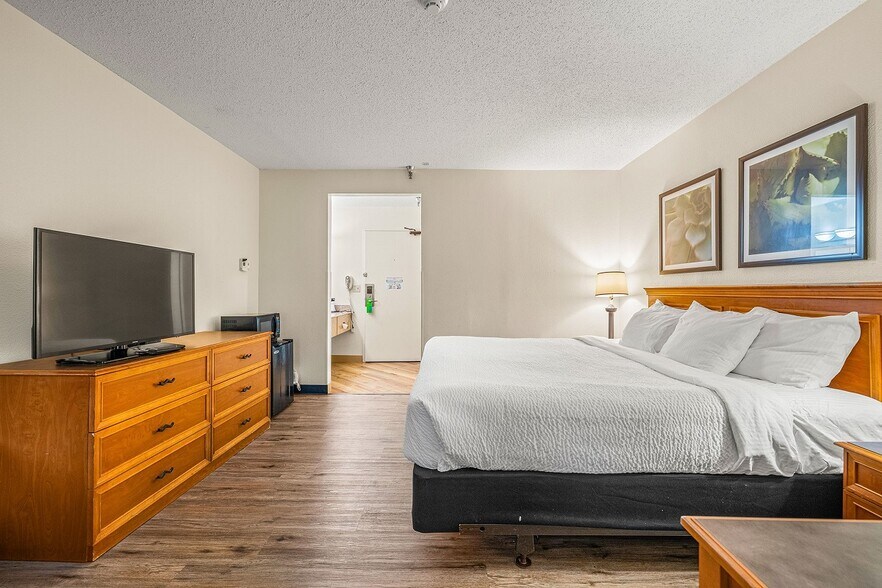 More Photos Of 602 S Falkenburg Rd, Tampa Hotel For Sale