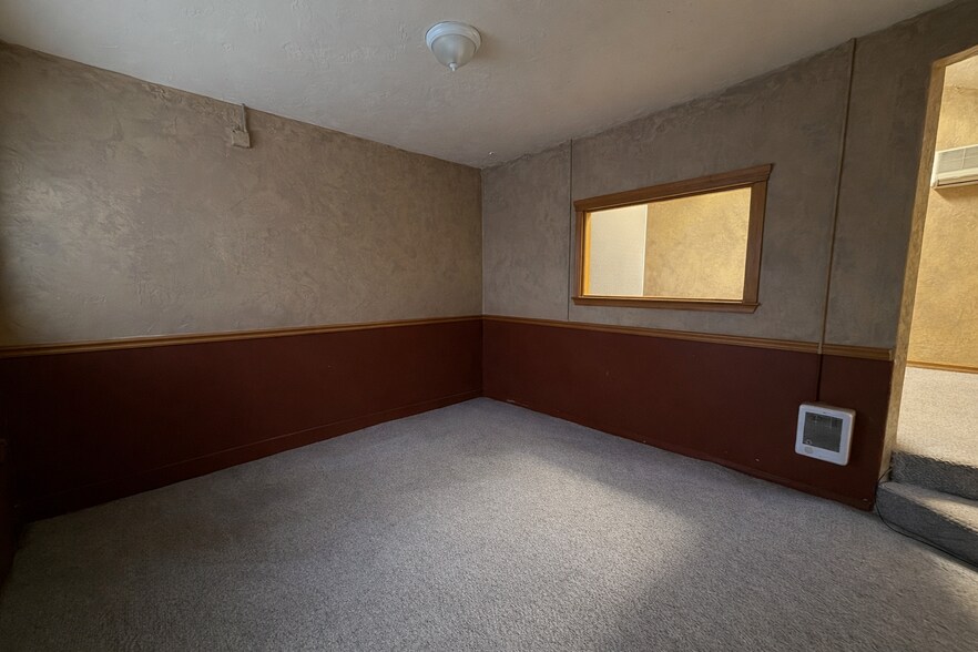 More Photos Of 1427 SW Highland Ave, Redmond Office For Lease