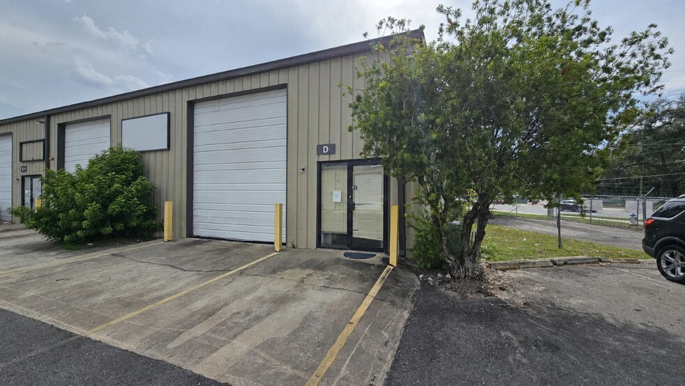 More Photos Of 4502 Old Winter Garden Rd, Orlando Warehouse For Lease