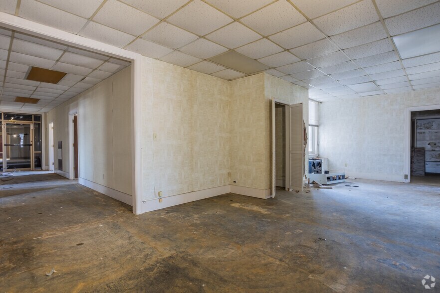 More Photos Of 401 11th St, Huntington Unknown For Sale