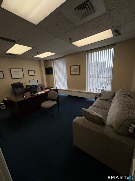 More Photos Of 100-140 Riverview Ctr, Middletown Office For Lease
