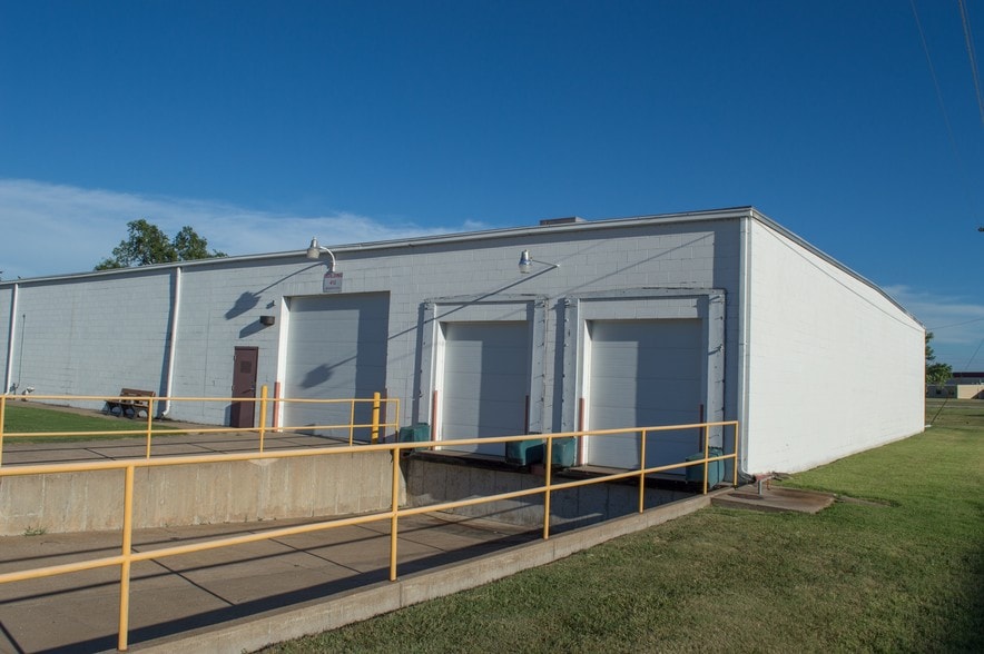 More Photos Of 2804 Arnold Ave, Salina Industrial For Lease