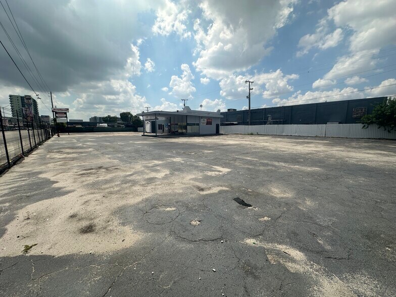 More Photos Of 3325 NW 36th St, Miami Auto Repair For Sale