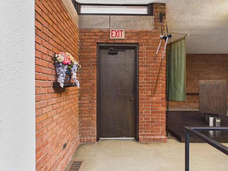 More Photos Of 8450 N Shermer Rd, Niles Religious Facility For Sale