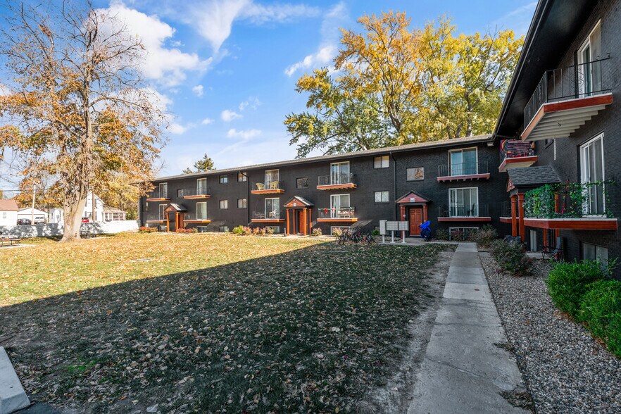 More Photos Of 341 E Loula St, Olathe Apartments For Sale