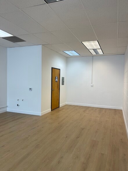 More Photos Of 102-104 S Glendale Ave, Glendale Storefront For Lease