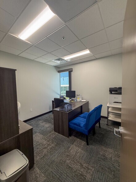 More Photos Of 2950 W Horizon Ridge Pky, Henderson Office For Sale