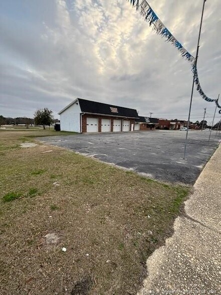 More Photos Of 302 E 2nd St, Lumberton Auto Repair For Sale