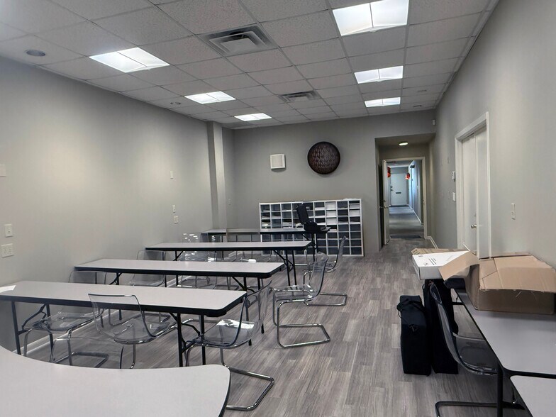 More Photos Of 106 W Turbo Dr, San Antonio Freestanding For Sale