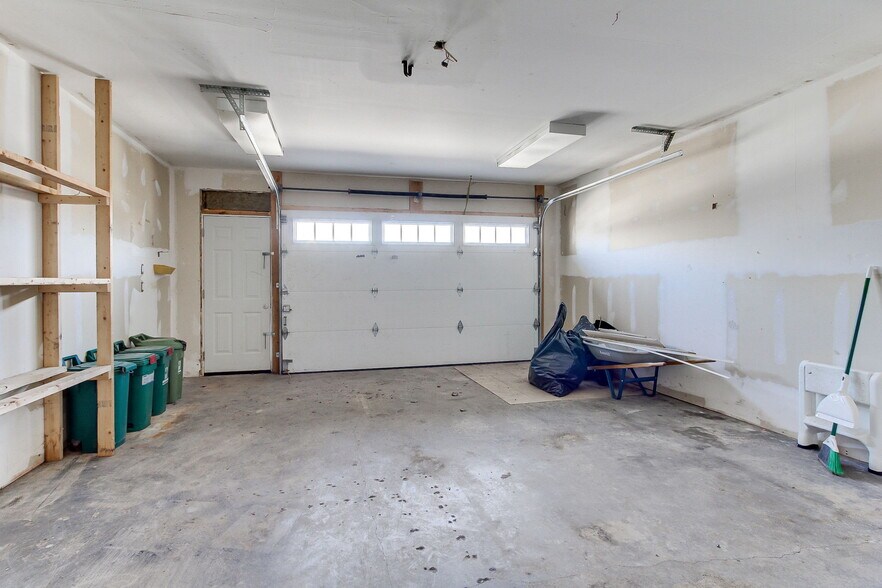 More Photos Of 395 Bay St W, Brock Office For Sale