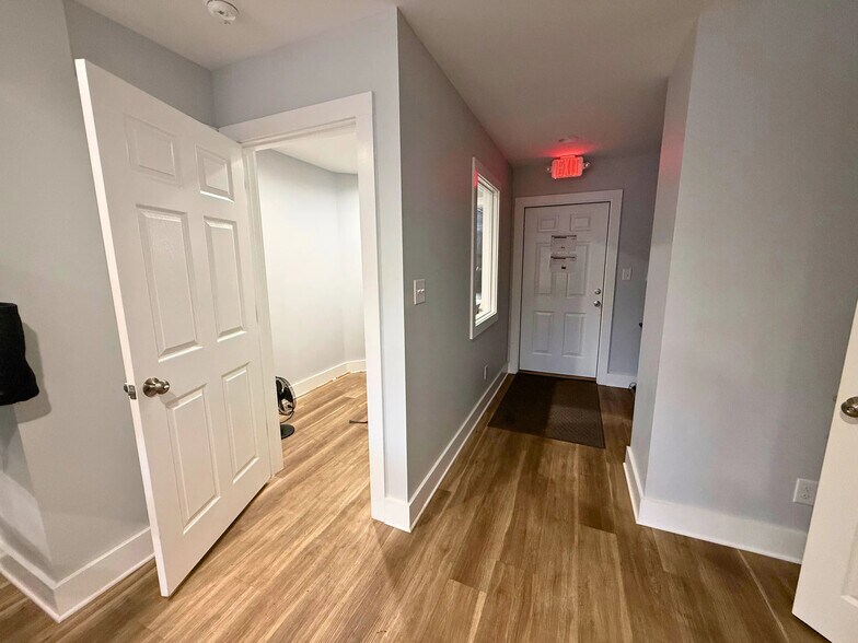 More Photos Of 2882 Mill St, Mobile Warehouse For Sale