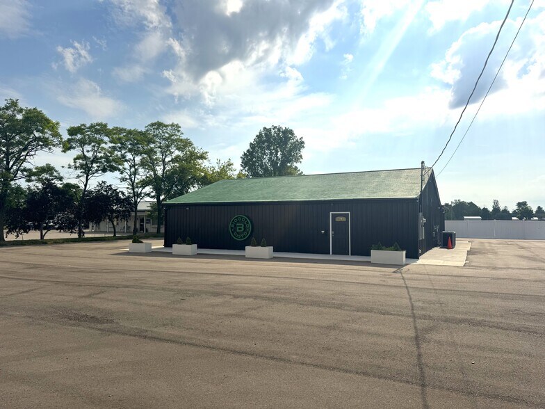 More Photos Of 90 3rd St, Sand Lake General Retail For Lease