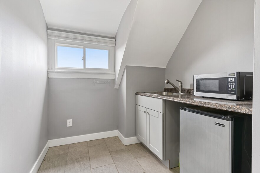 More Photos Of 285 Congress St, Bridgeport Office For Sale