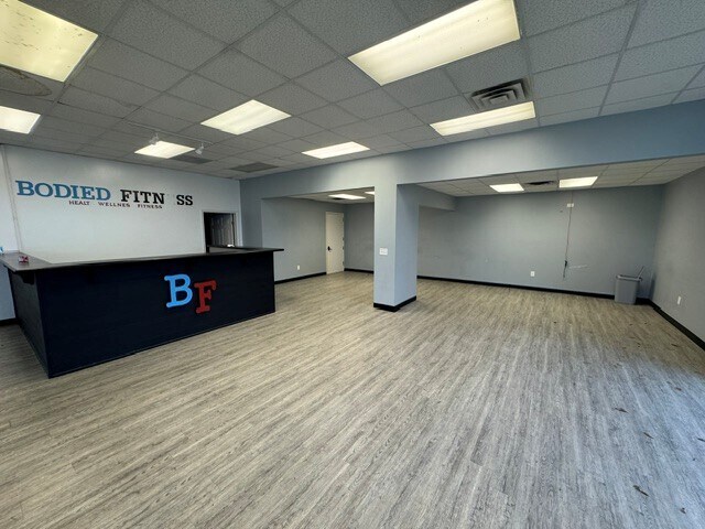 More Photos Of 1870 Midtown Dr, Columbus Flex For Lease