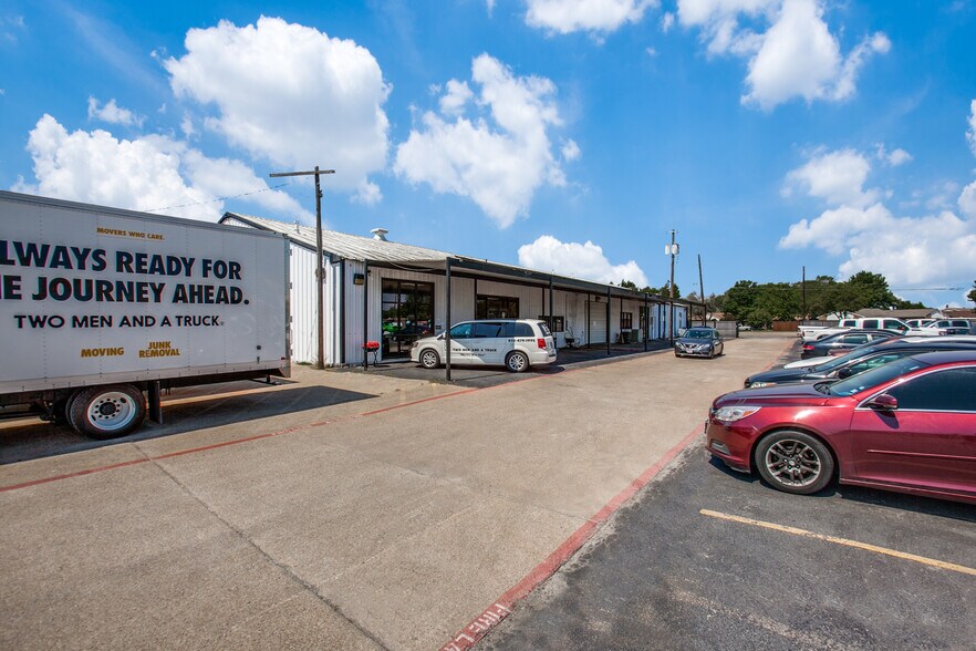 More Photos Of 1824 N 1st St, Garland Warehouse For Lease