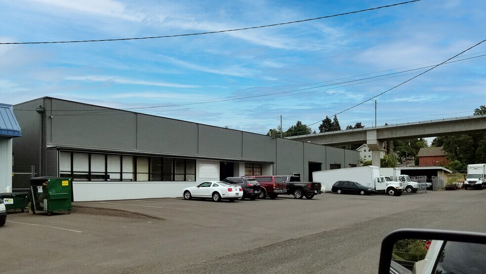 More Photos Of 2505 SE Stubb St, Milwaukie Warehouse For Lease