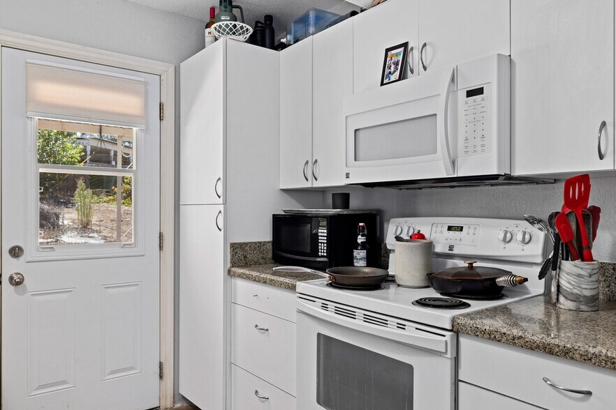 More Photos Of 2562 Alpine Blvd, Alpine Storefront Retail Residential For Sale