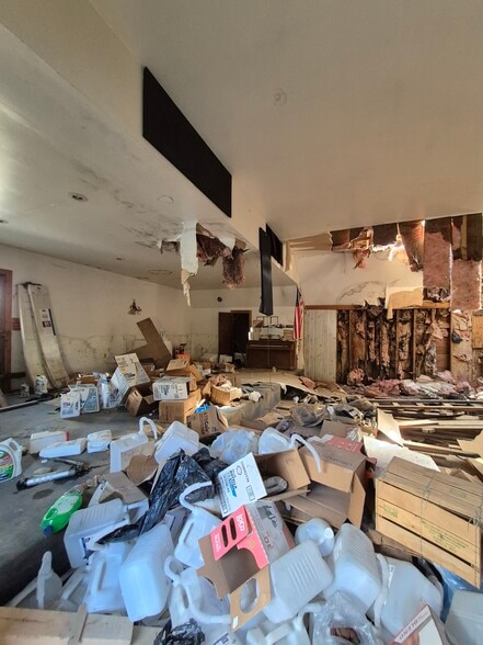 More Photos Of 6718 Midland Trail w, Hines Flex For Sale