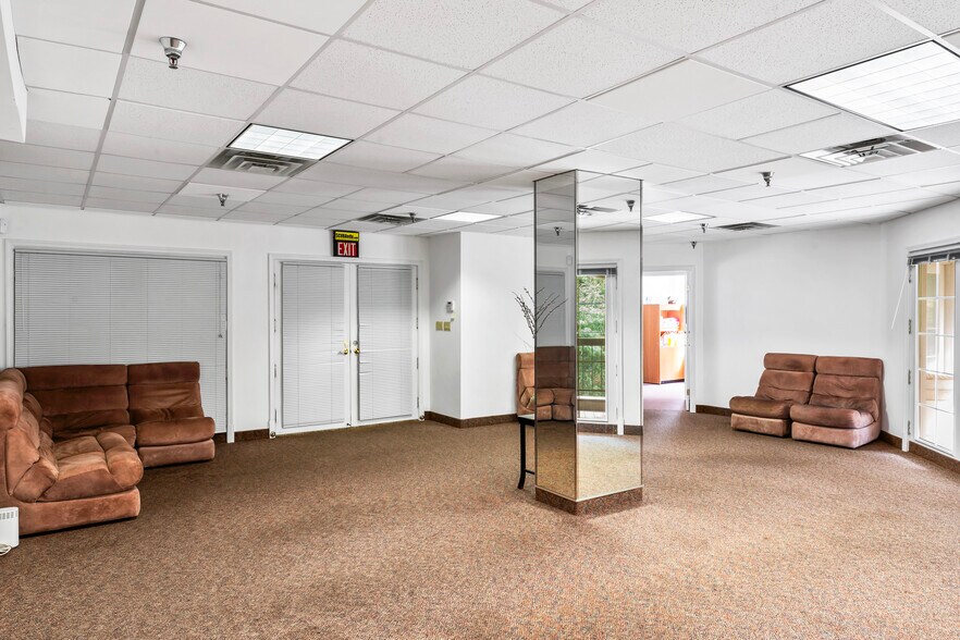 More Photos Of 4600 N Park Ave, Chevy Chase Medical For Sale