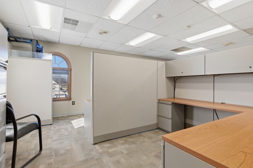 More Photos Of 352 Park Ave, Woonsocket Office For Sale