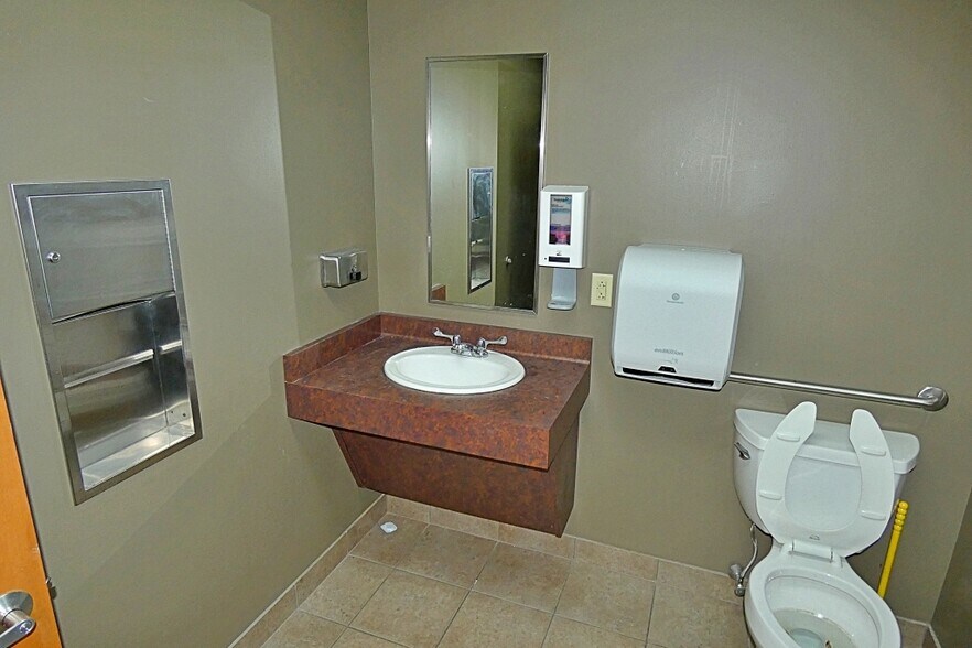 More Photos Of 1829 Maple Rd, Williamsville Medical For Lease