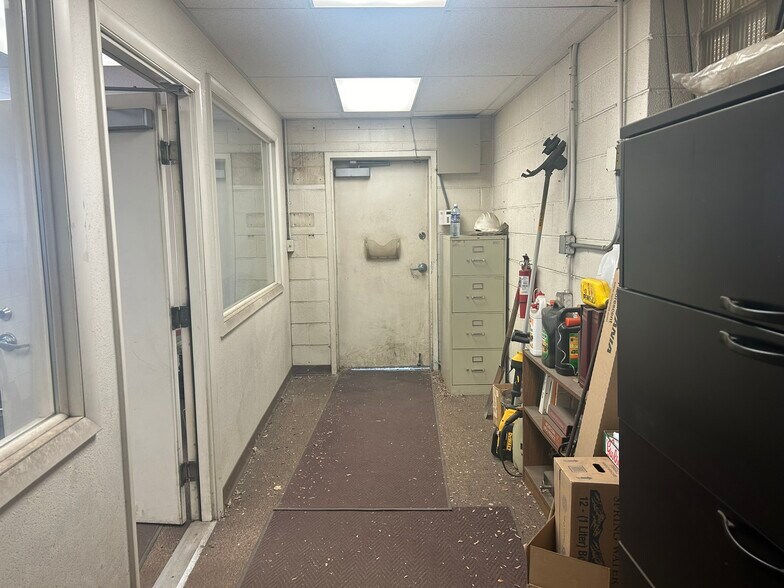 More Photos Of 5281 Lincoln St, Denver Manufacturing For Lease