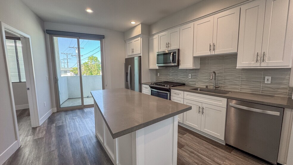 More Photos Of 1420 Pacific Beach Dr, San Diego Apartments For Sale