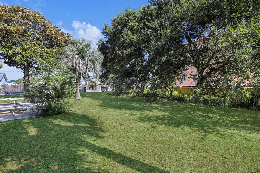 More Photos Of 15 15th St, Tybee Island Specialty For Lease