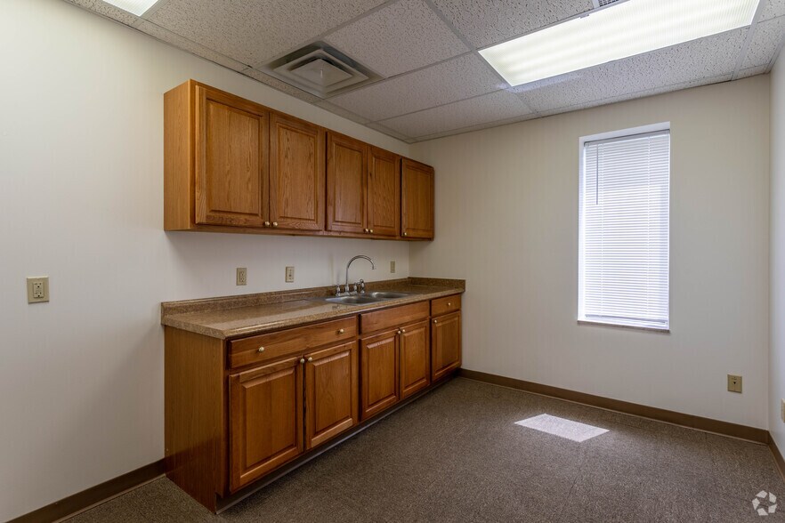More Photos Of 6161 Busch Blvd, Columbus Office For Lease