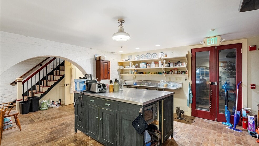 More Photos Of 637 Washington Blvd, Baltimore Hospitality For Sale