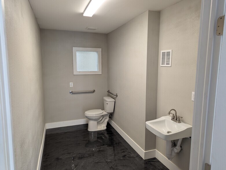 More Photos Of 7940 Grand Blvd, Port Richey General Retail For Sale