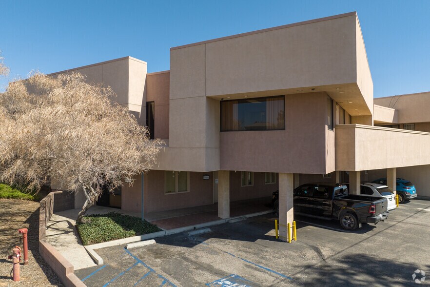 More Photos Of 18523 Corwin Rd, Apple Valley Medical For Lease