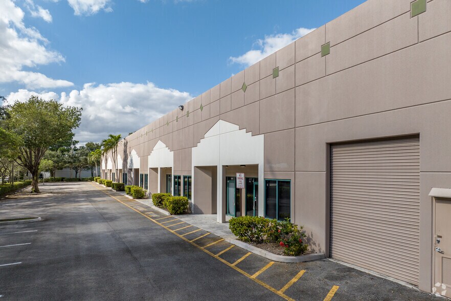 More Photos Of 10000-10140 NW 53rd St, Sunrise Warehouse For Lease