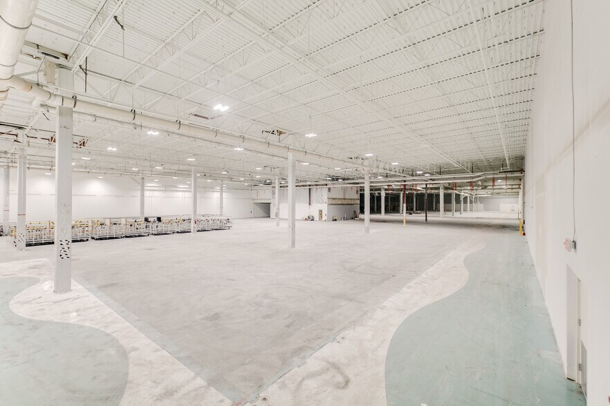 More Photos Of 1 Corporate Woods Dr, Bridgeton Distribution For Sale