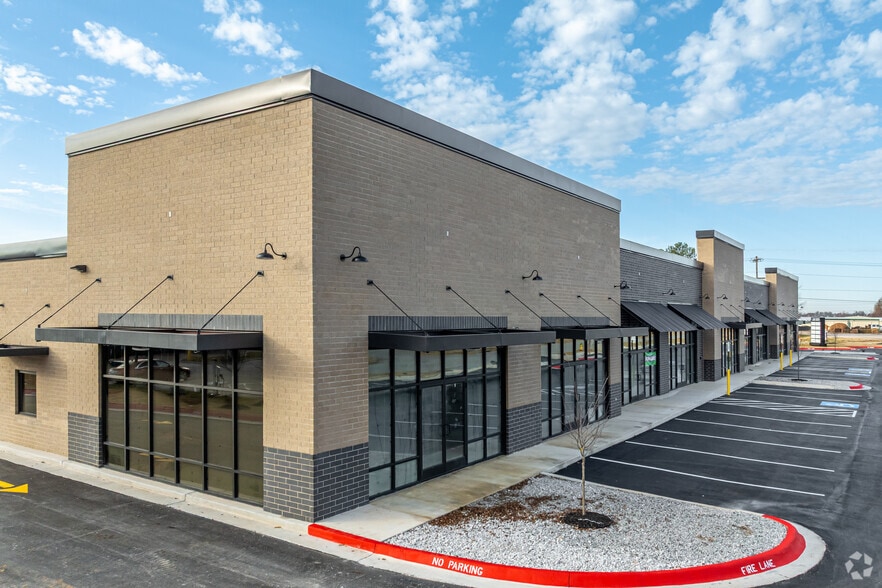 More Photos Of 184 South Maestri Road, Tontitown General Retail For Lease
