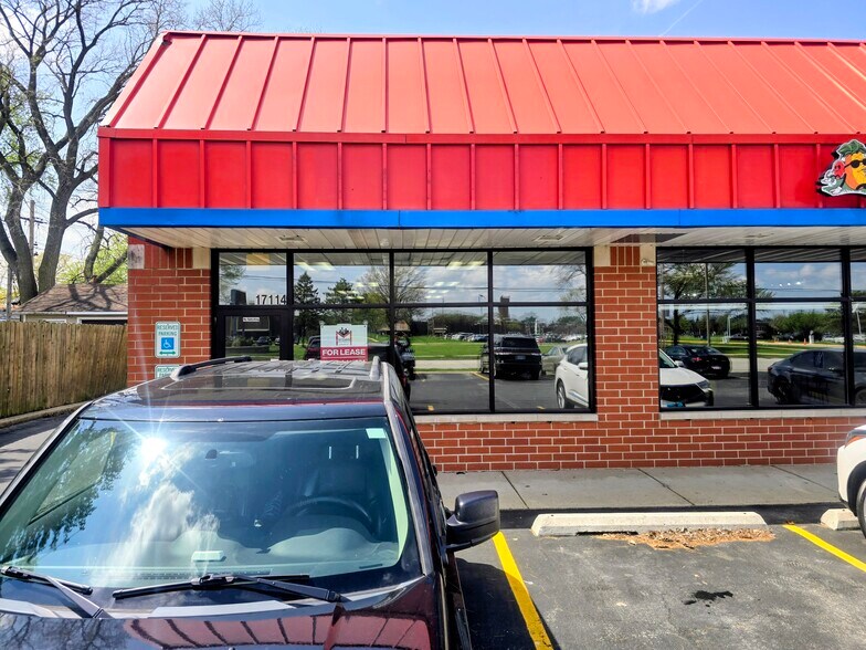 More Photos Of 17100-17114 S Park Ave, South Holland Storefront Retail Office For Lease