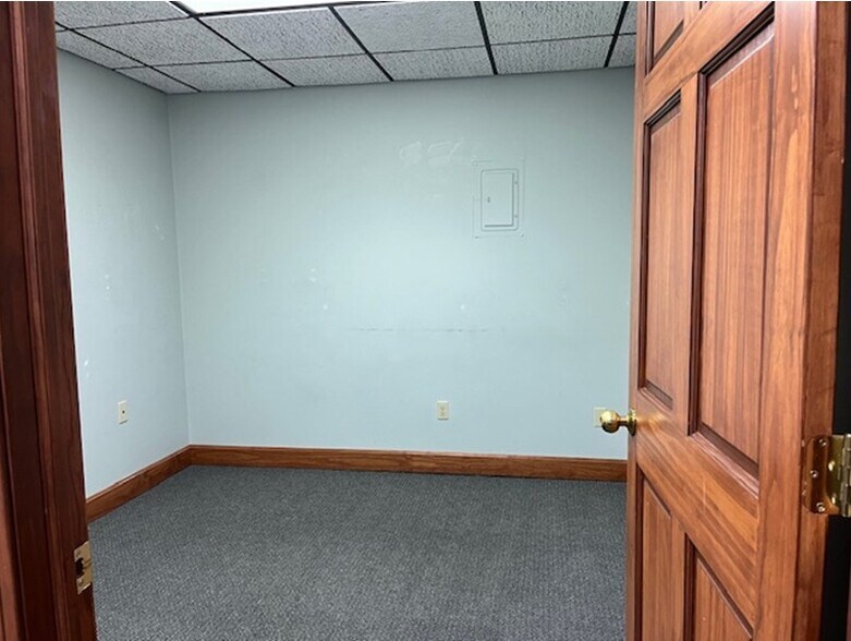 More Photos Of 211 Kenbrook Dr, Vandalia Office For Lease