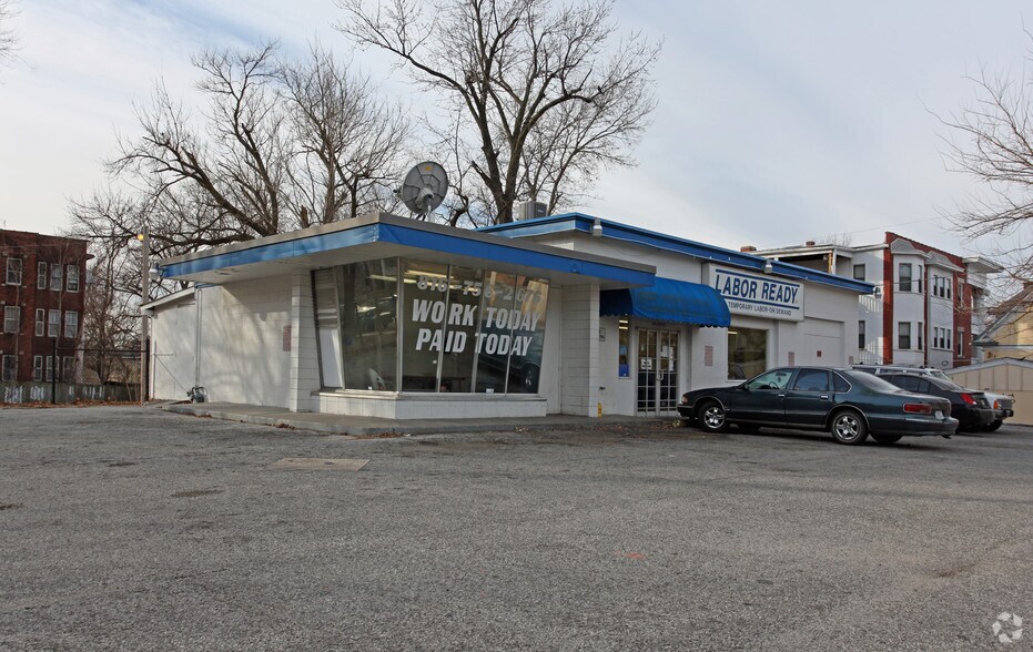 More Photos Of 201 W 39th St, Kansas City Freestanding For Sale