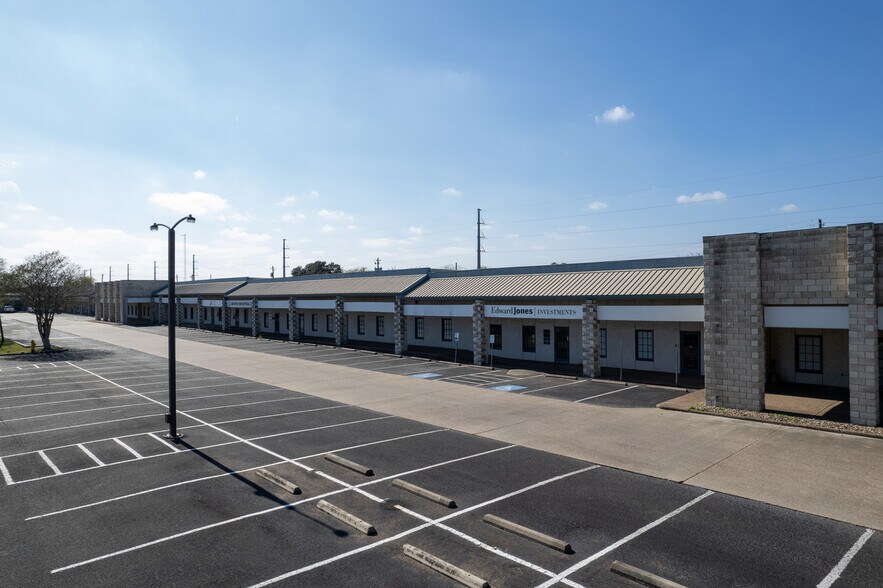 More Photos Of 2209 N Padre Island Dr, Corpus Christi Light Manufacturing For Lease