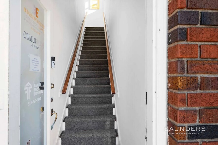 More Photos Of 70 Main St, Southampton Restaurant For Sale