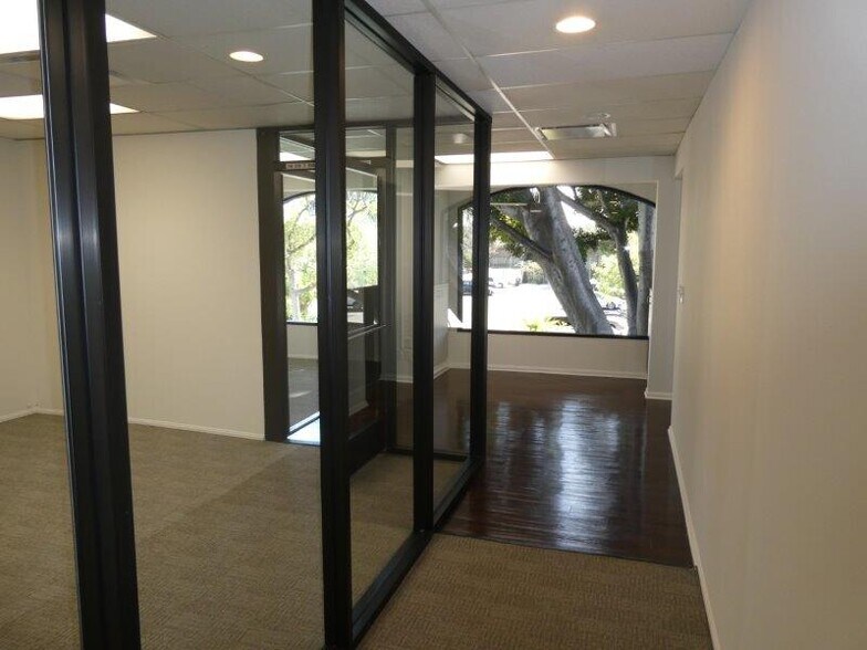 More Photos Of 447 W Burchett St, Glendale Office For Sale