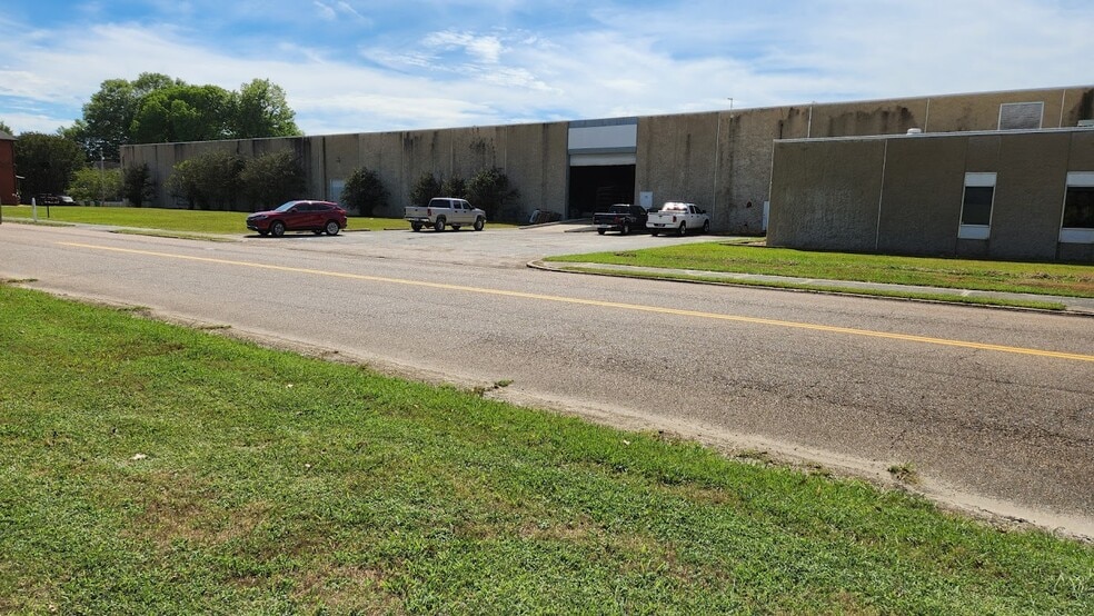 More Photos Of 105 S Missouri St, Jackson Warehouse For Lease